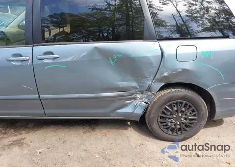 2010 Toyota Sienna Le z USA, uszkodzony, nr VIN 5TDKK4CC2AS327868